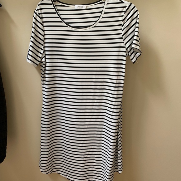 Black and White Striped T-Shirt Dress - Picture 3 of 8